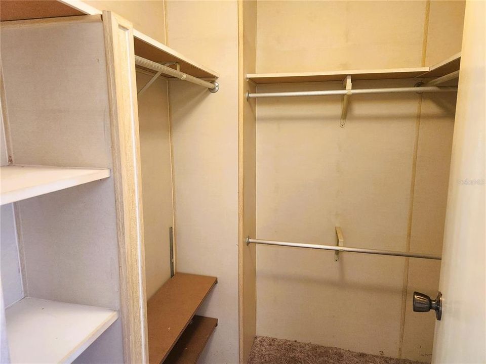 На продажу: $129,900 (2 спален, 2 ванн, 1432 Квадратных фут)