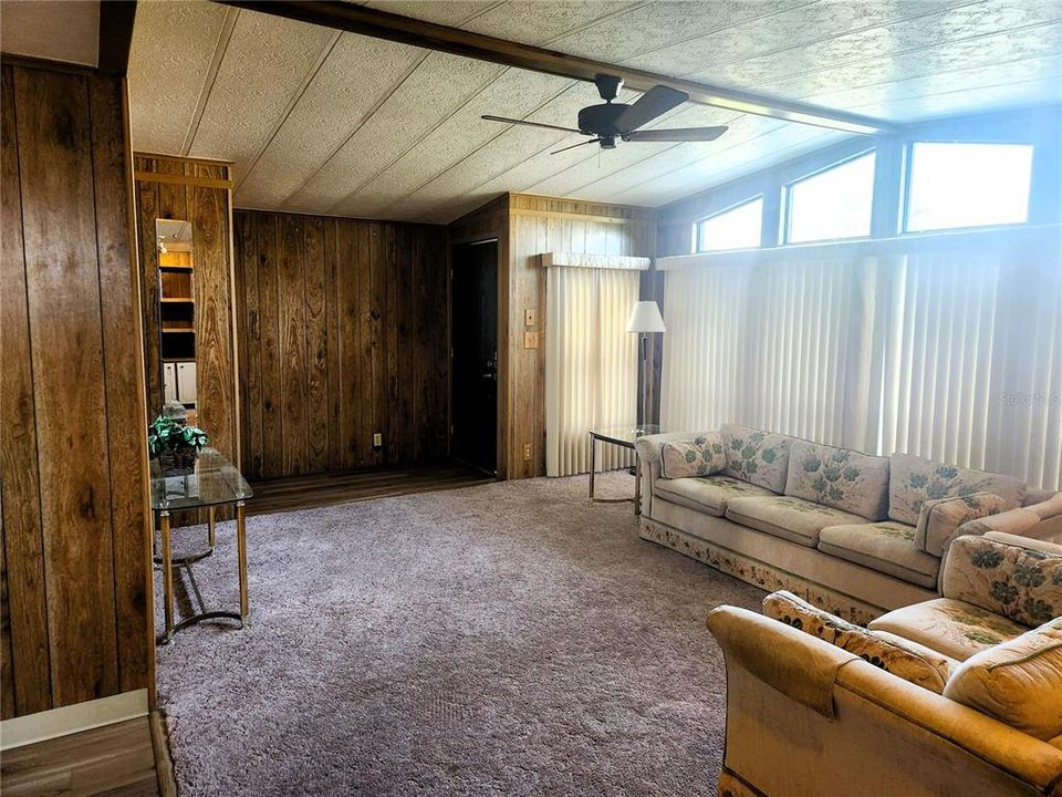На продажу: $129,900 (2 спален, 2 ванн, 1432 Квадратных фут)