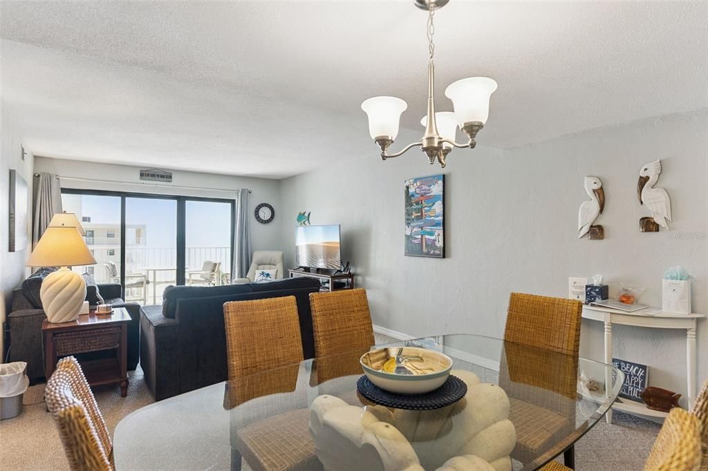 En Venta: $425,000 (2 camas, 2 baños, 944 Pies cuadrados)