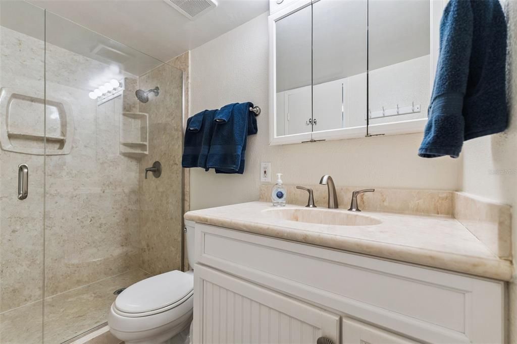 En Venta: $425,000 (2 camas, 2 baños, 944 Pies cuadrados)