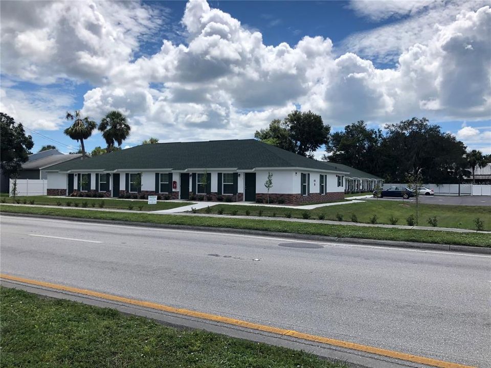 For Rent: $1,300 (2 beds, 2 baths, 800 Square Feet)