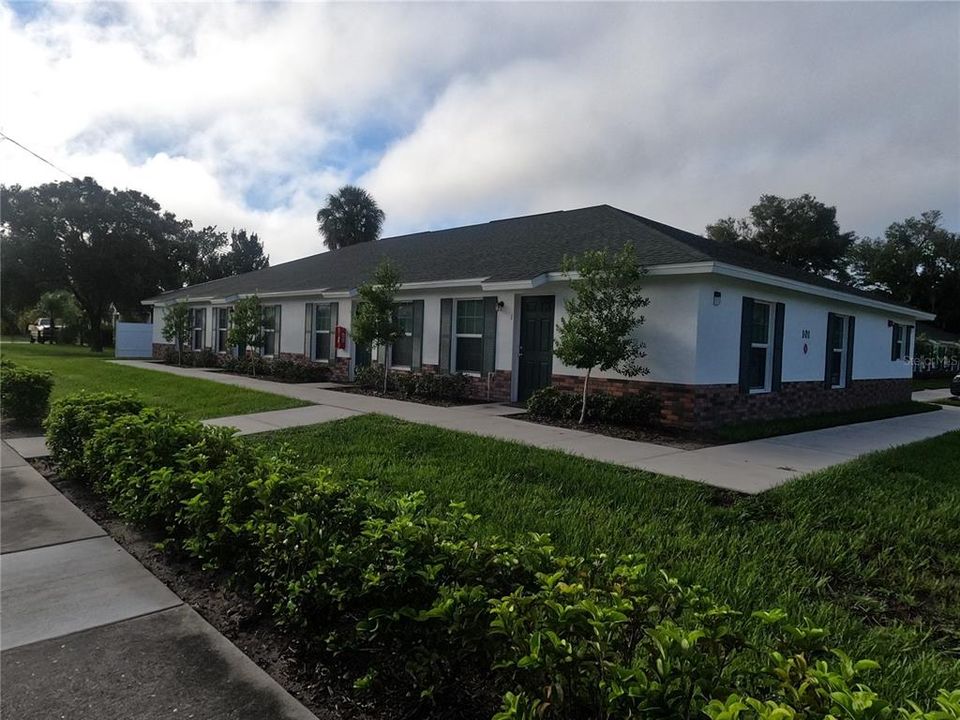 For Rent: $1,300 (2 beds, 2 baths, 800 Square Feet)