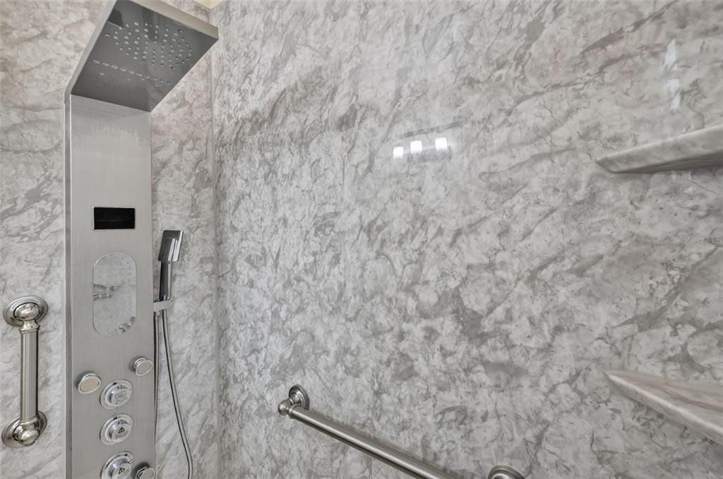 На продажу: $529,900 (2 спален, 2 ванн, 2043 Квадратных фут)