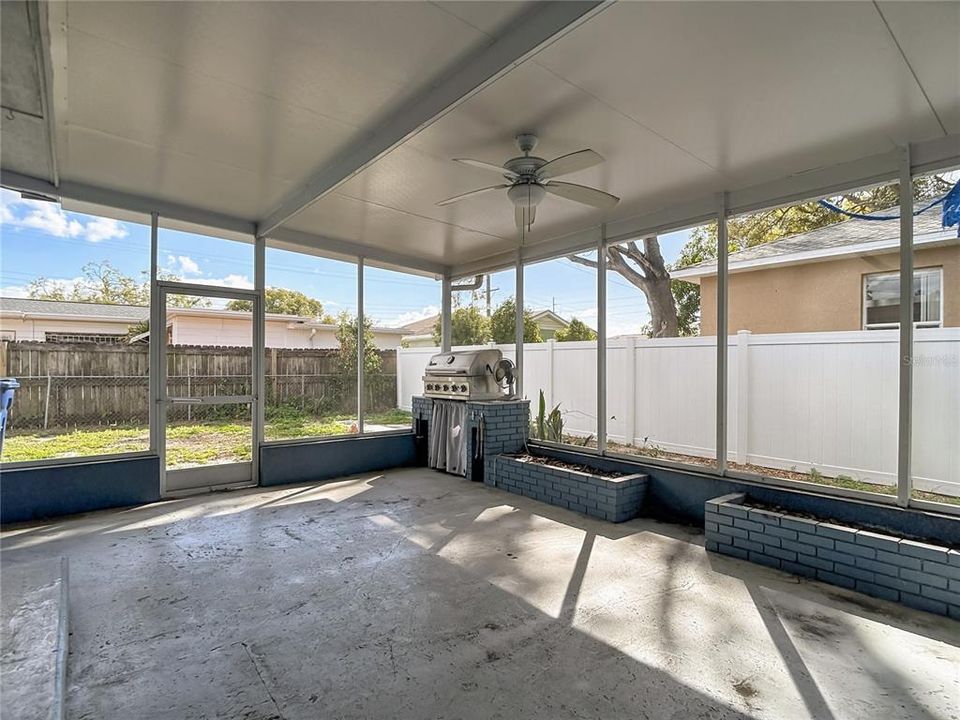 For Sale: $540,000 (4 beds, 2 baths, 2052 Square Feet)