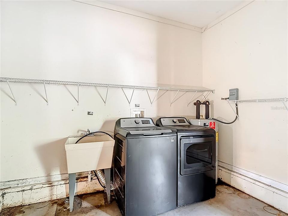 For Sale: $540,000 (4 beds, 2 baths, 2052 Square Feet)