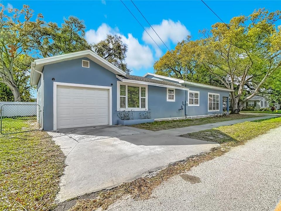 For Sale: $540,000 (4 beds, 2 baths, 2052 Square Feet)