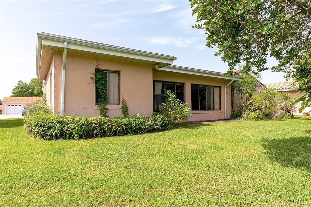 Active With Contract: $230,000 (3 beds, 2 baths, 1642 Square Feet)