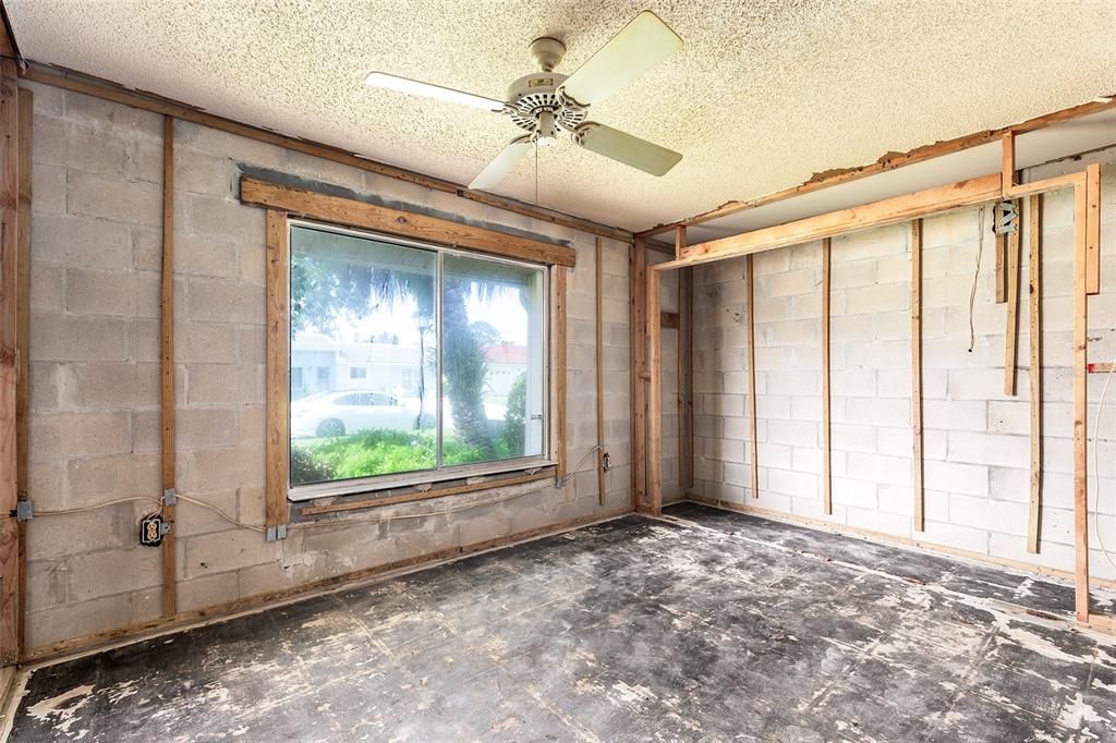Active With Contract: $230,000 (3 beds, 2 baths, 1642 Square Feet)