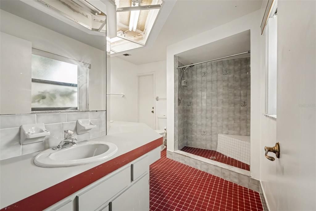 En Venta: $300,000 (3 camas, 2 baños, 1423 Pies cuadrados)