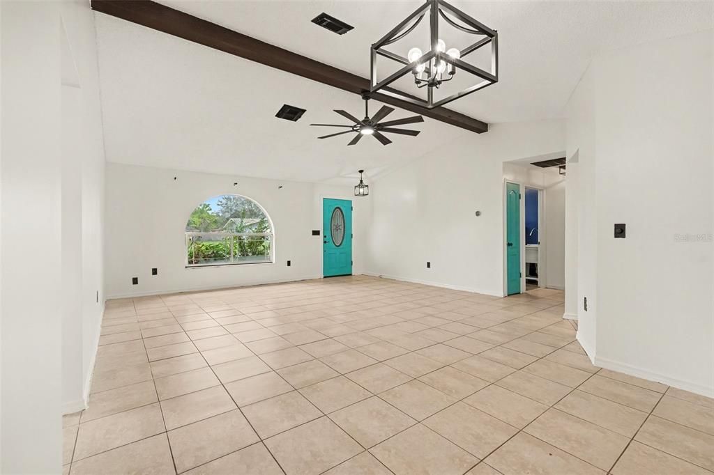 En Venta: $300,000 (3 camas, 2 baños, 1423 Pies cuadrados)