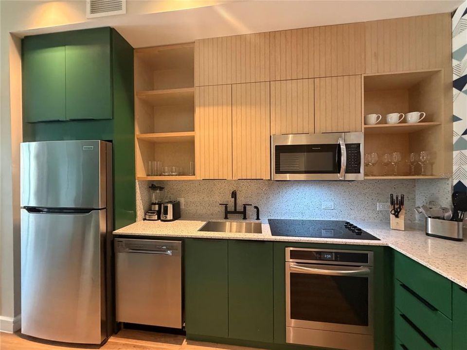 For Sale: $510,000 (1 beds, 1 baths, 960 Square Feet)