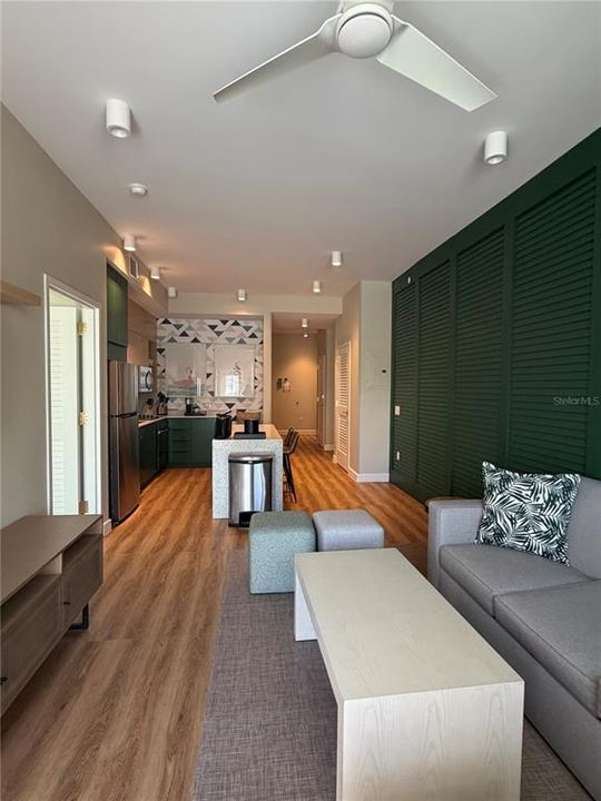 For Sale: $510,000 (1 beds, 1 baths, 960 Square Feet)