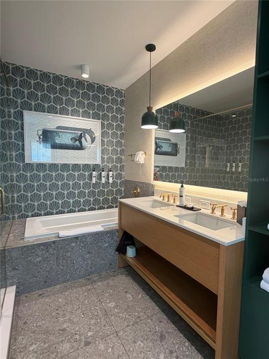 For Sale: $510,000 (1 beds, 1 baths, 960 Square Feet)