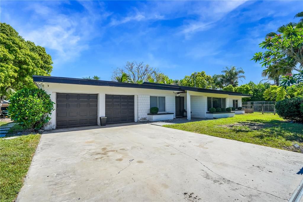 For Sale: $835,000 (4 beds, 2 baths, 2014 Square Feet)