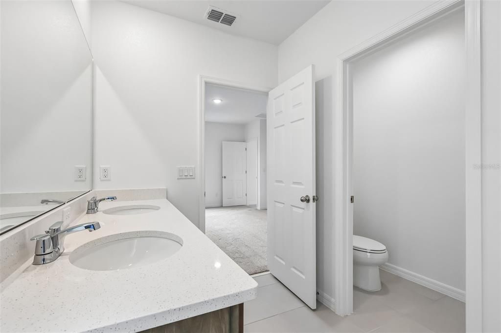 Activo con contrato: $350,000 (4 camas, 2 baños, 2182 Pies cuadrados)