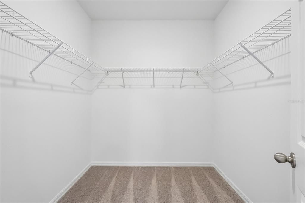Activo con contrato: $350,000 (4 camas, 2 baños, 2182 Pies cuadrados)
