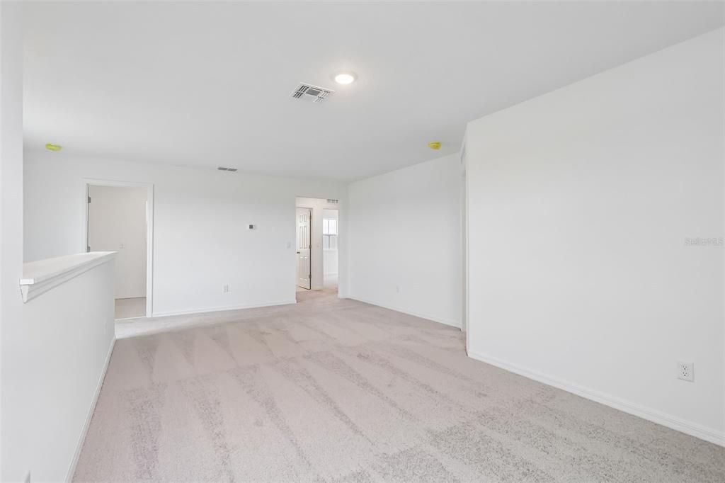 Activo con contrato: $350,000 (4 camas, 2 baños, 2182 Pies cuadrados)