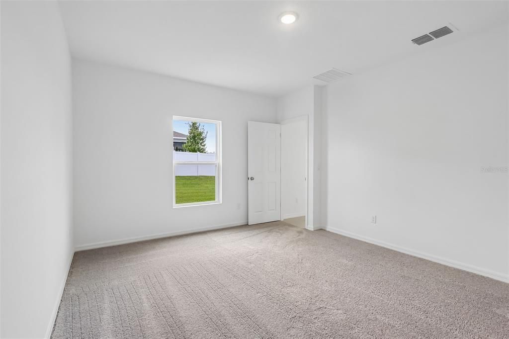 Activo con contrato: $350,000 (4 camas, 2 baños, 2182 Pies cuadrados)