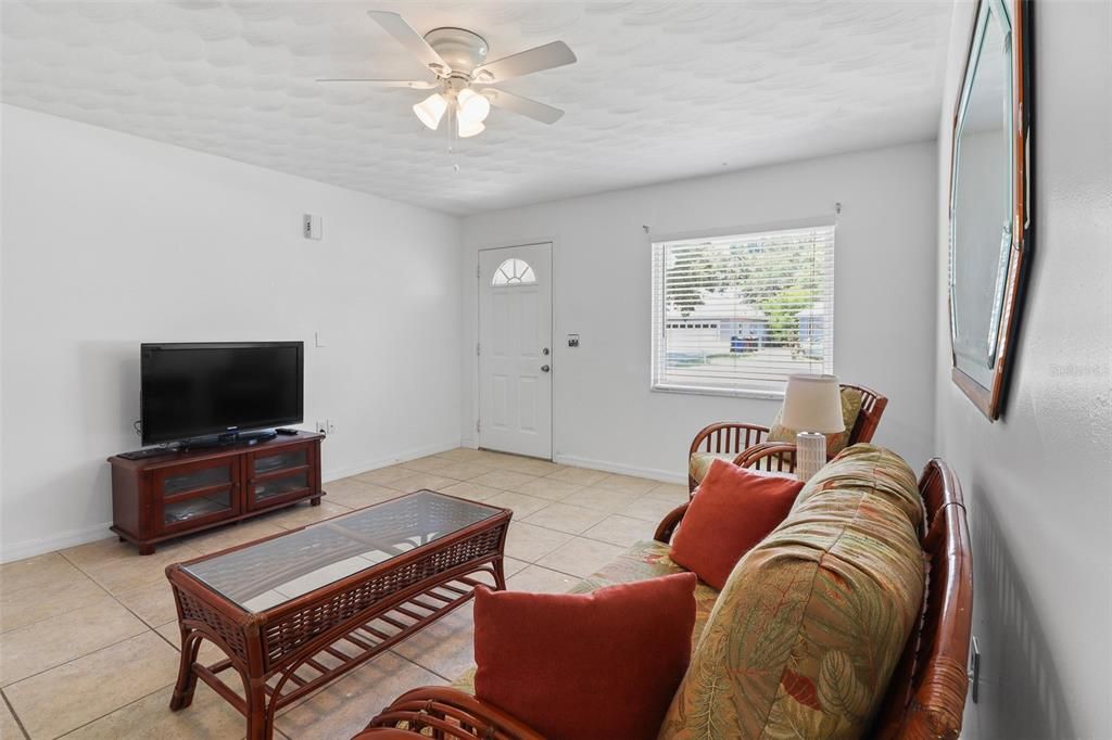 En Venta: $324,900 (2 camas, 1 baños, 1038 Pies cuadrados)