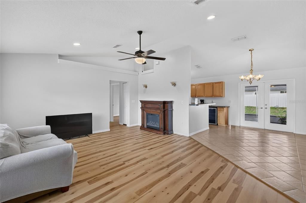 En Venta: $249,900 (3 camas, 2 baños, 1498 Pies cuadrados)