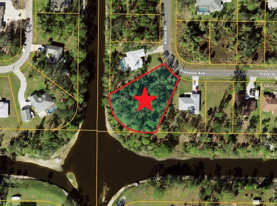 En Venta: $65,000 (0.56 acres)
