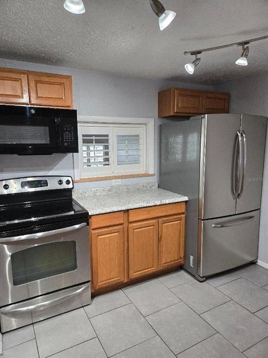 For Rent: $1,900 (2 beds, 1 baths, 805 Square Feet)