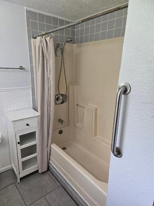 For Rent: $1,900 (2 beds, 1 baths, 805 Square Feet)