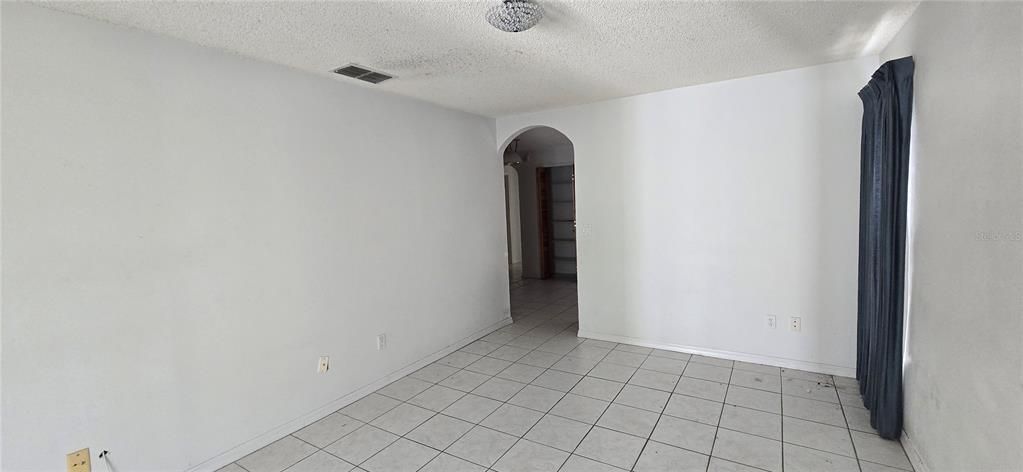 En Venta: $325,000 (3 camas, 2 baños, 1950 Pies cuadrados)
