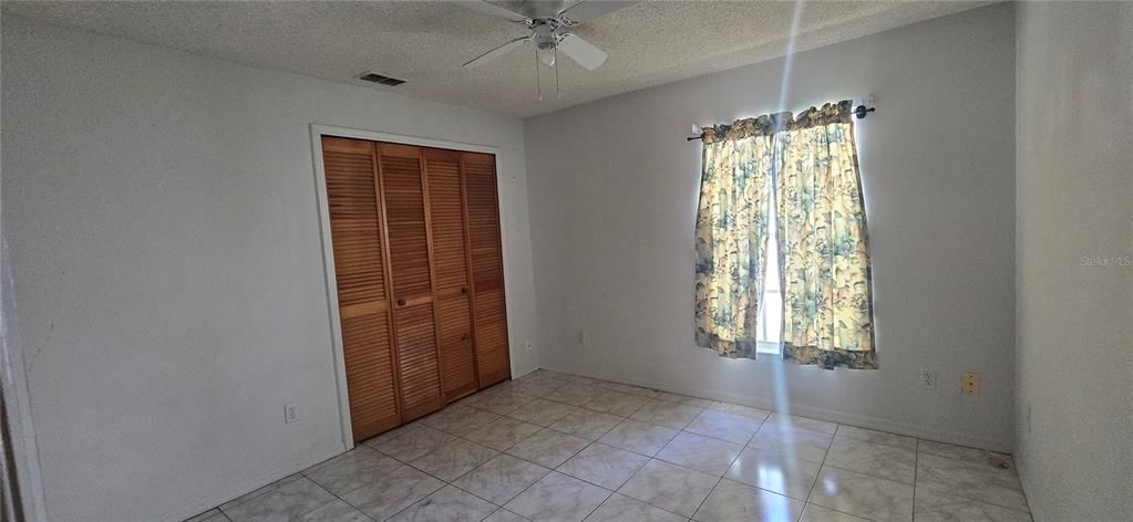 En Venta: $325,000 (3 camas, 2 baños, 1950 Pies cuadrados)