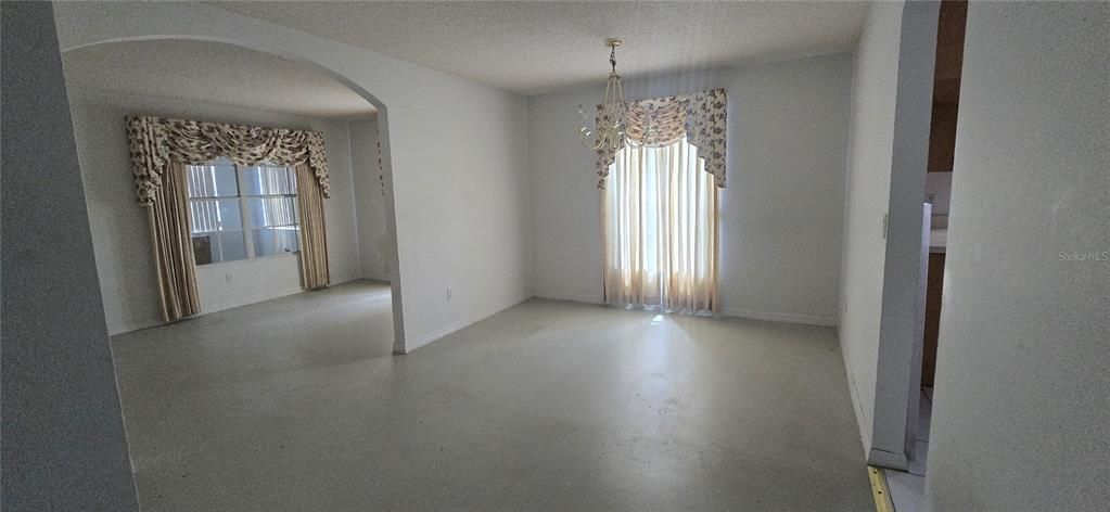 En Venta: $325,000 (3 camas, 2 baños, 1950 Pies cuadrados)