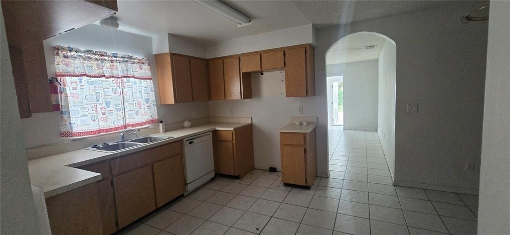 En Venta: $325,000 (3 camas, 2 baños, 1950 Pies cuadrados)