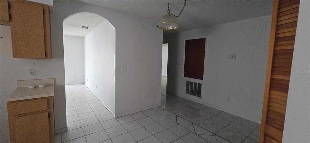 En Venta: $325,000 (3 camas, 2 baños, 1950 Pies cuadrados)