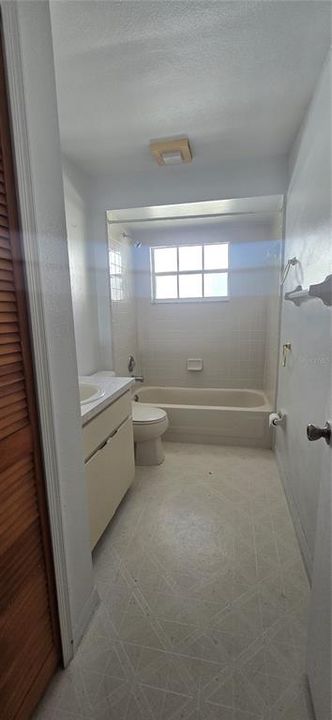 En Venta: $325,000 (3 camas, 2 baños, 1950 Pies cuadrados)