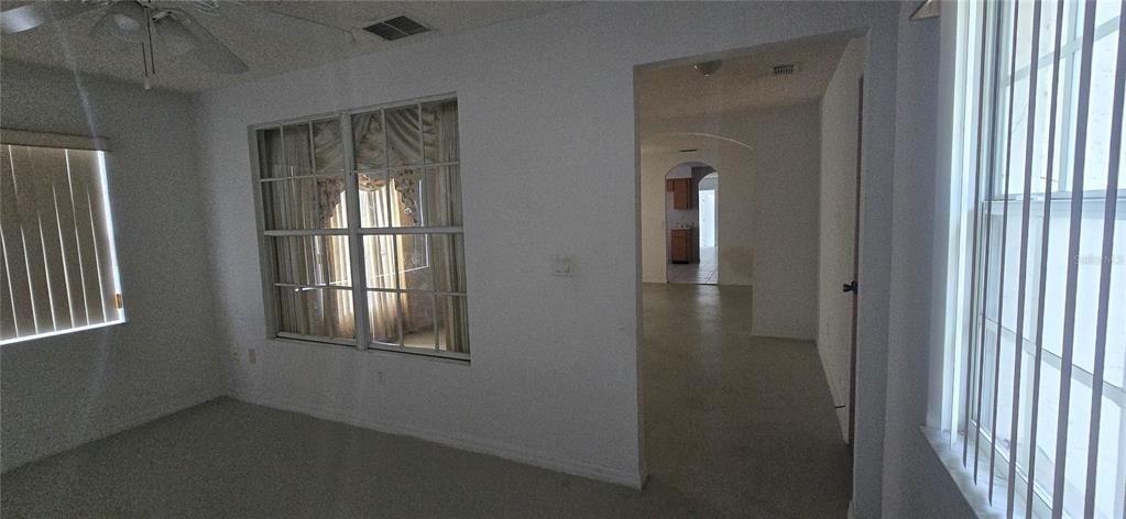En Venta: $325,000 (3 camas, 2 baños, 1950 Pies cuadrados)