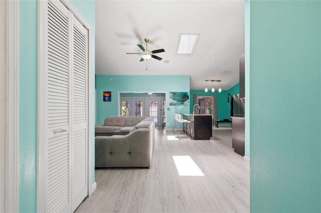 For Sale: $410,000 (2 beds, 2 baths, 1152 Square Feet)