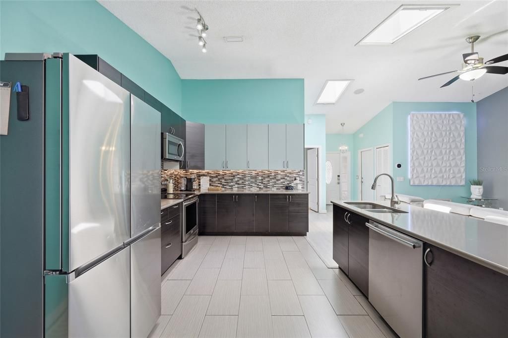 For Sale: $410,000 (2 beds, 2 baths, 1152 Square Feet)