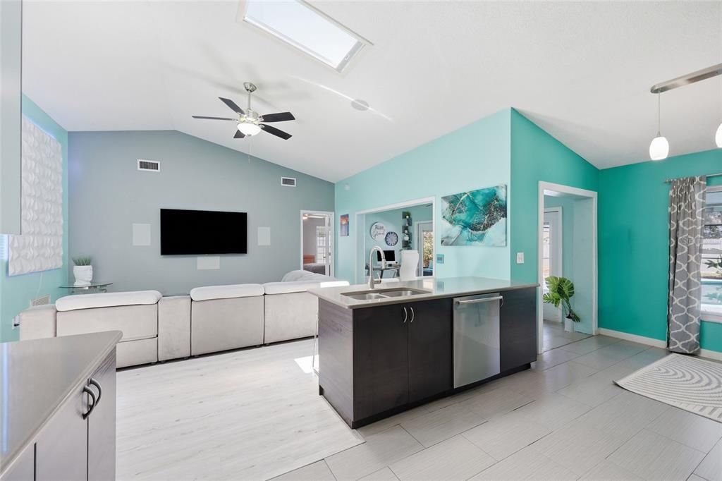 For Sale: $410,000 (2 beds, 2 baths, 1152 Square Feet)