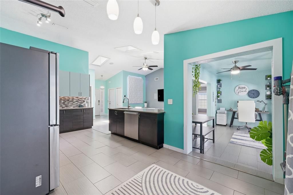 For Sale: $410,000 (2 beds, 2 baths, 1152 Square Feet)