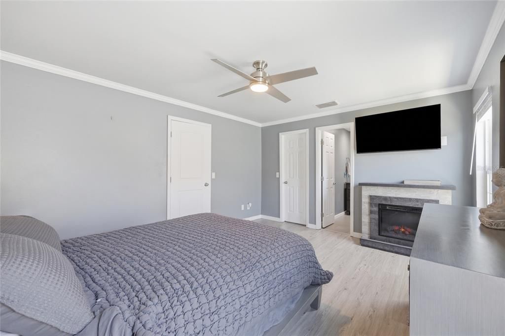 For Sale: $410,000 (2 beds, 2 baths, 1152 Square Feet)