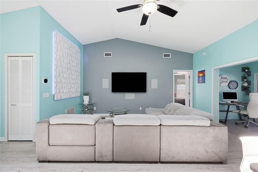 For Sale: $410,000 (2 beds, 2 baths, 1152 Square Feet)