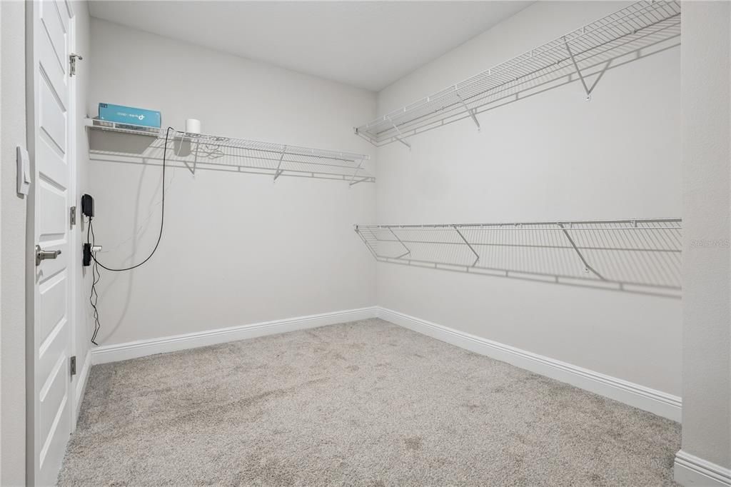 En Venta: $715,000 (4 camas, 3 baños, 2931 Pies cuadrados)