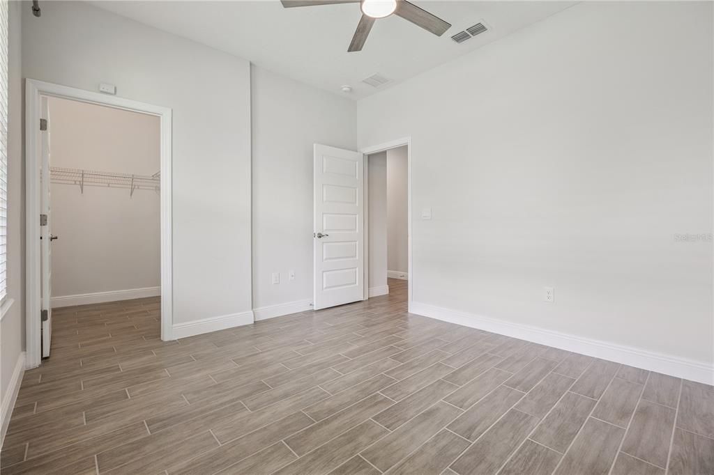 En Venta: $715,000 (4 camas, 3 baños, 2931 Pies cuadrados)