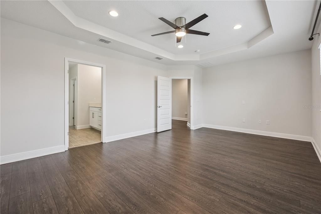 En Venta: $715,000 (4 camas, 3 baños, 2931 Pies cuadrados)