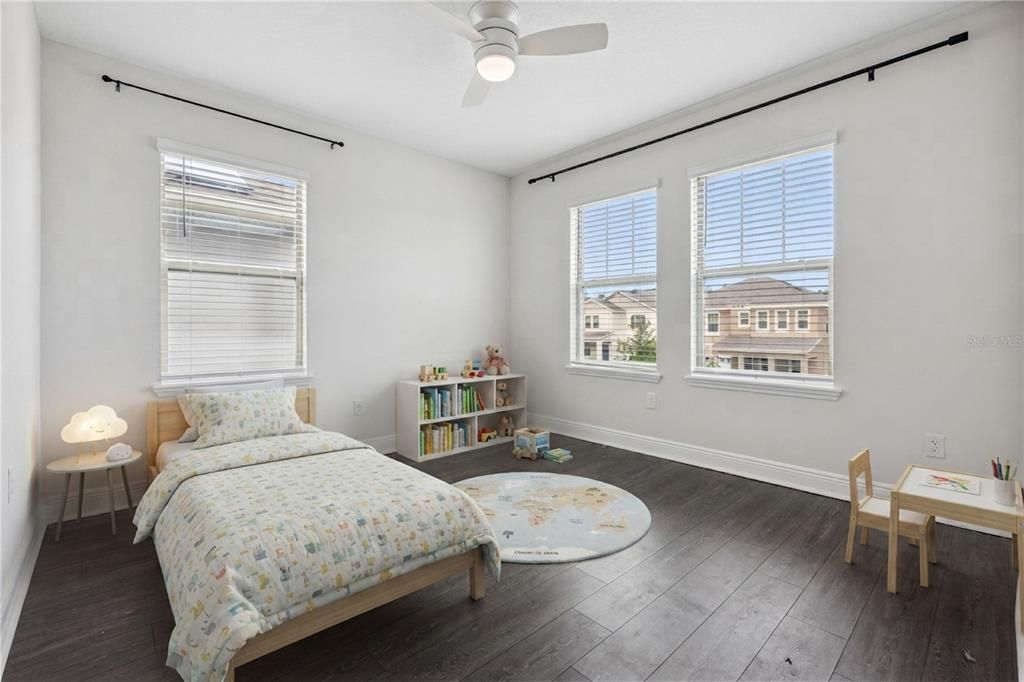 En Venta: $715,000 (4 camas, 3 baños, 2931 Pies cuadrados)