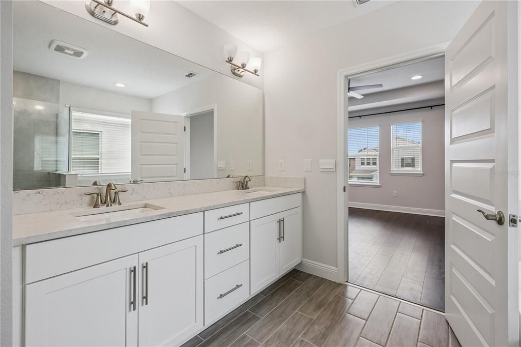 En Venta: $715,000 (4 camas, 3 baños, 2931 Pies cuadrados)