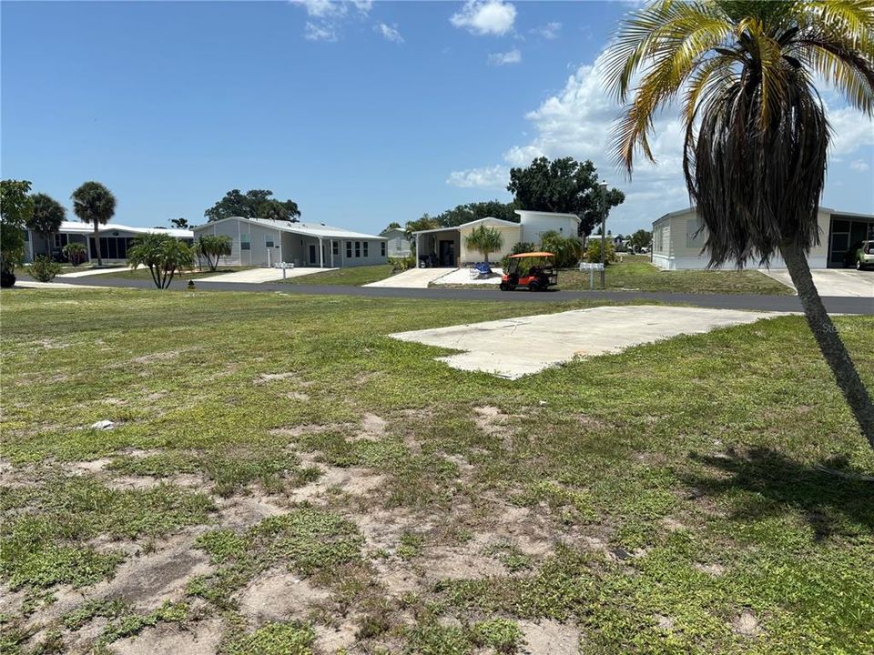 На продажу: $14,500 (0.11 acres)