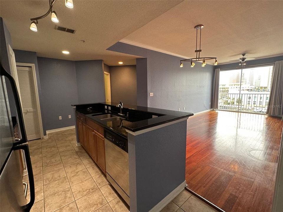 For Rent: $4,000 (2 beds, 2 baths, 1168 Square Feet)