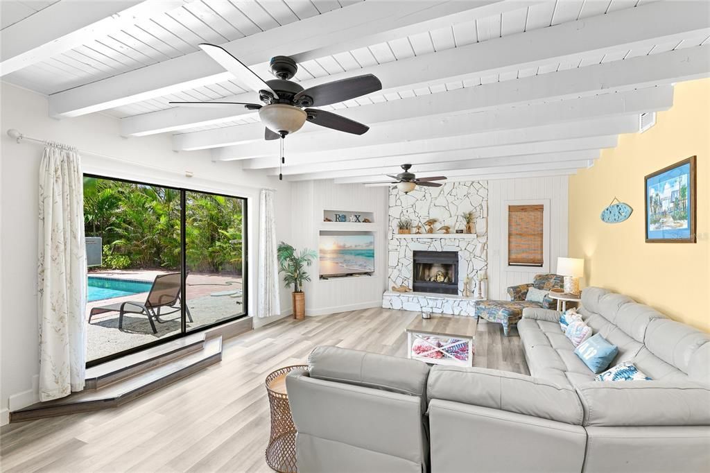 For Sale: $799,000 (5 beds, 4 baths, 2484 Square Feet)