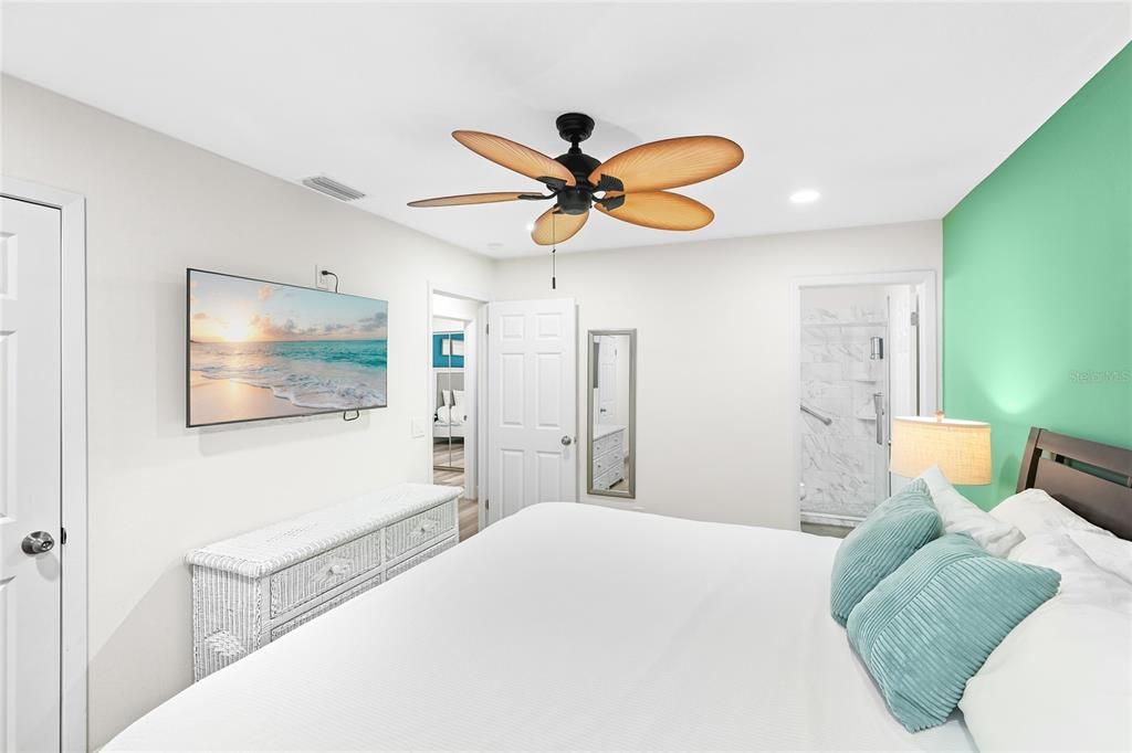For Sale: $799,000 (5 beds, 4 baths, 2484 Square Feet)