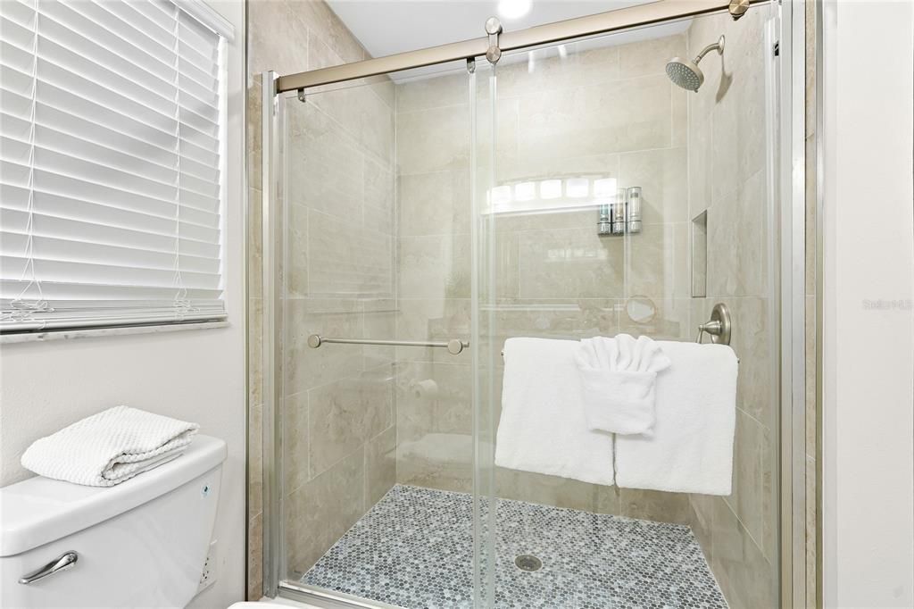 For Sale: $799,000 (5 beds, 4 baths, 2484 Square Feet)